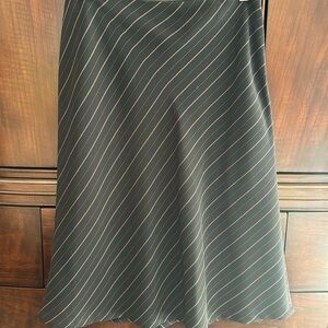 Laura Scott- Black w mauve diagonal pinstripes A line shirt sz 10